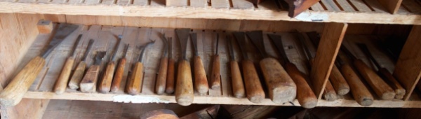 Some of the chisels that might have been made by other makers than Jan Arendtz. Photo: Roald Renmælmo